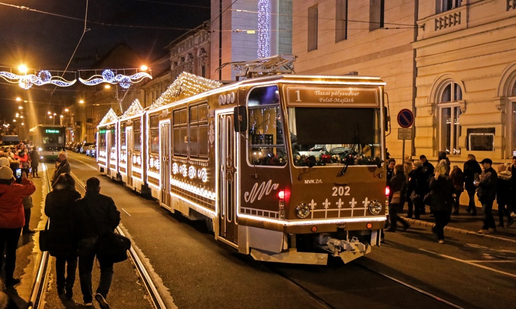 A miskolci lett Európa legszebb adventi villamosa